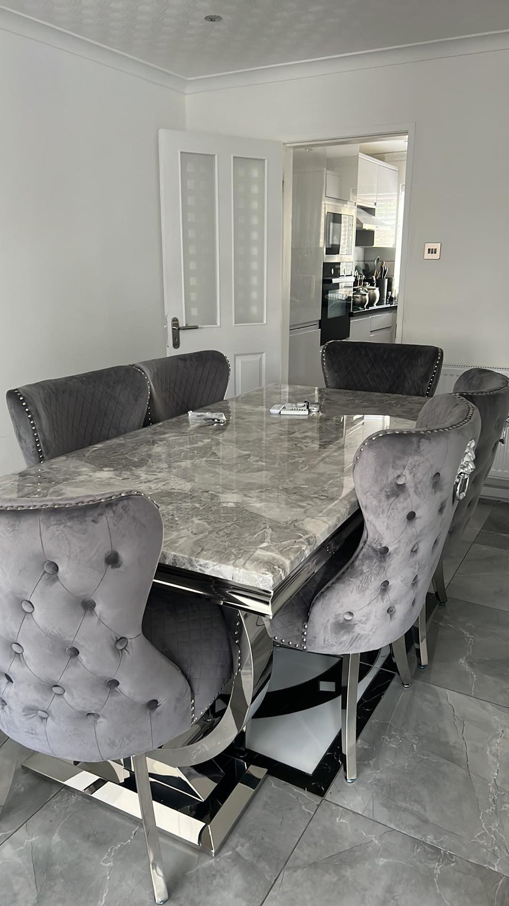 Arianna Marble Dining Table With Lewis Lion Knocker Velvet Chairs