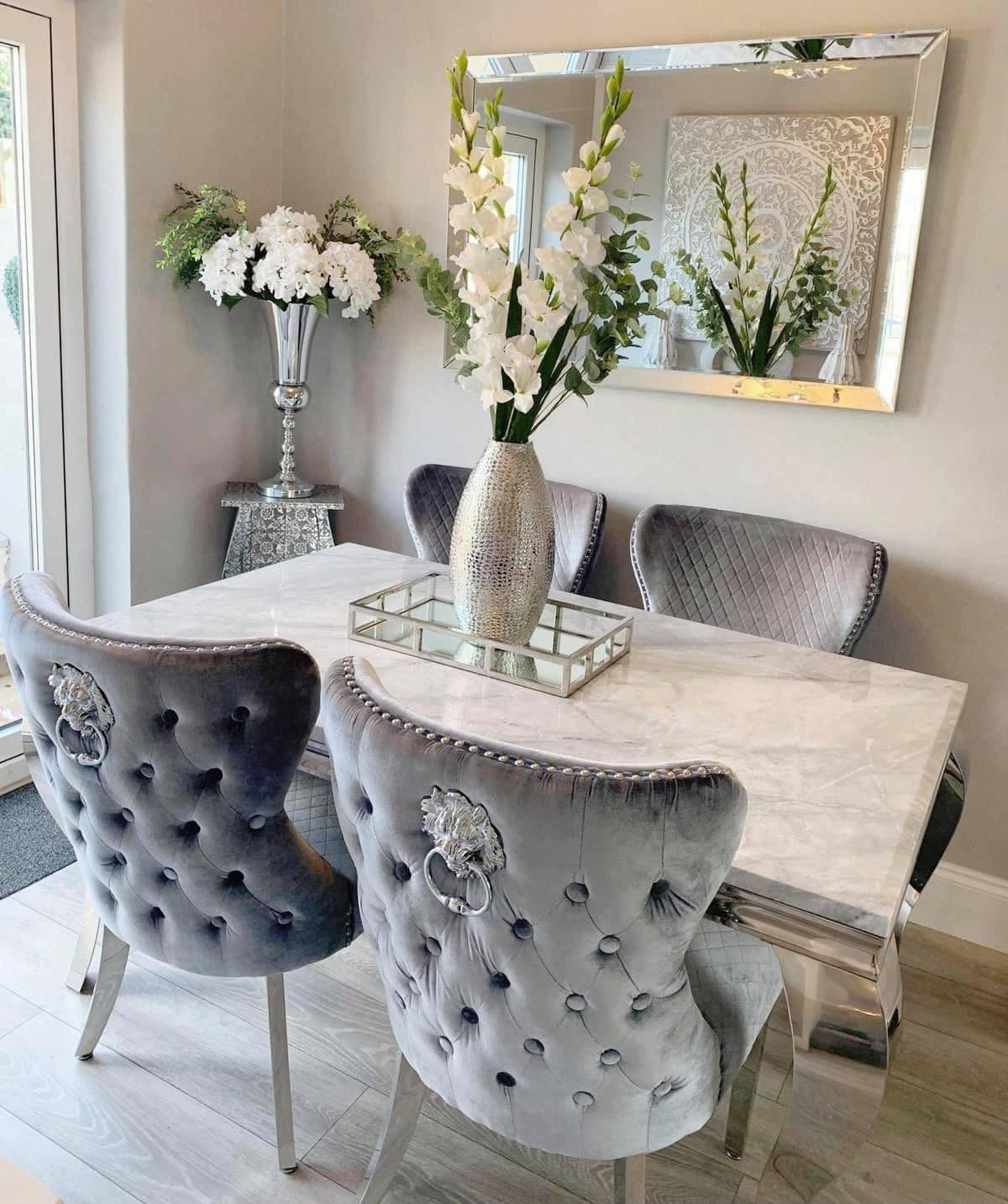 Vienna 180cm Table With 6 lewis Lion Knocker chairs