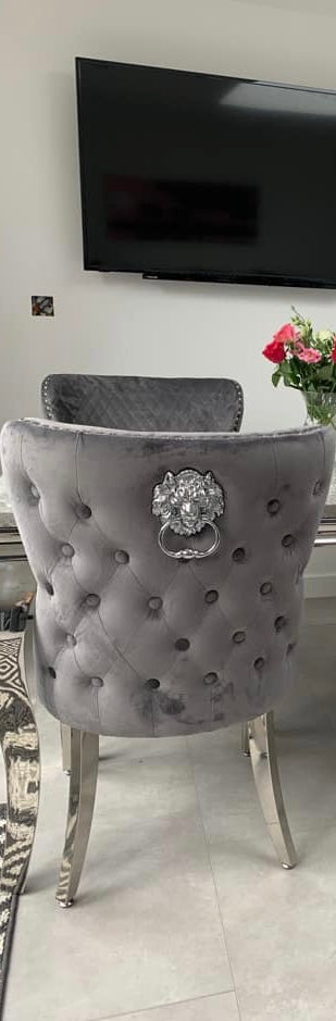 Round Vienna Marble Table With 4 lewis Lion Knocker Chairs