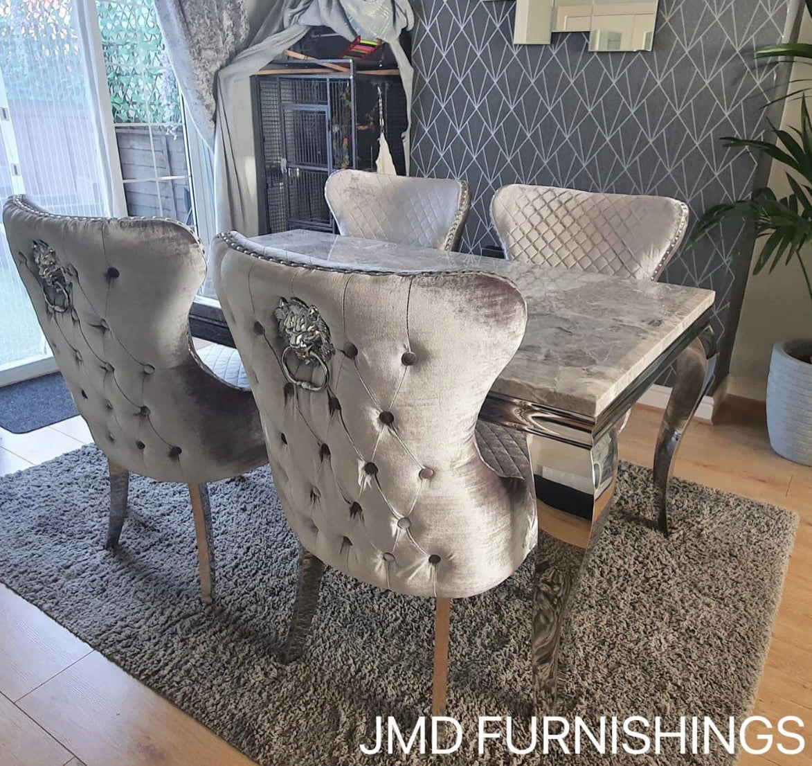 Vienna 180cm Table With 6 lewis Lion Knocker chairs