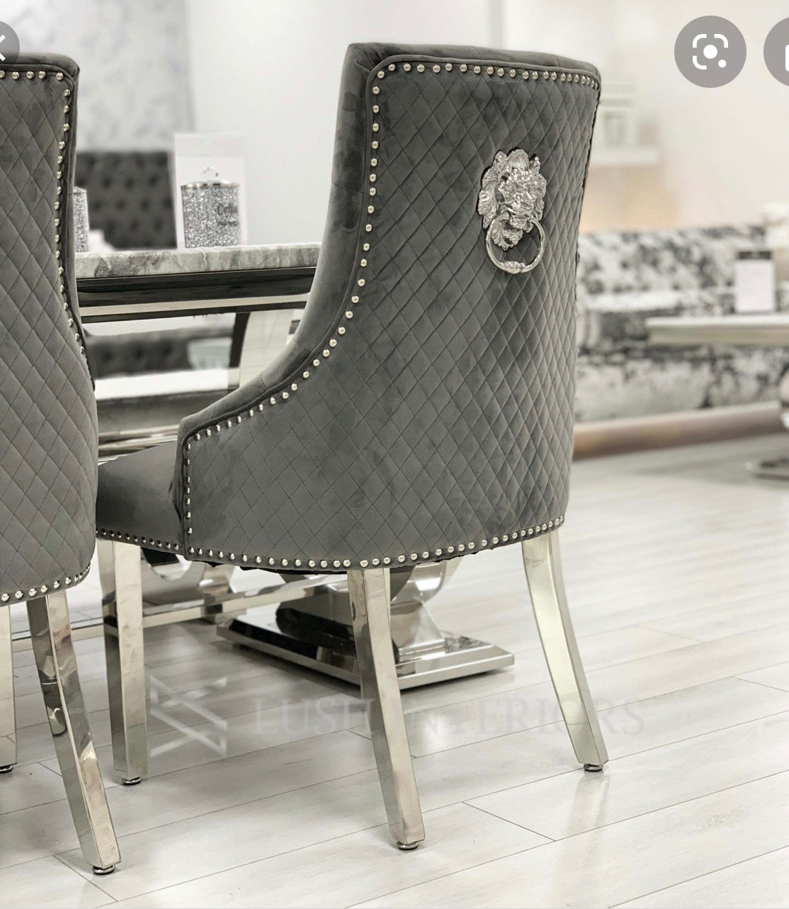 Vienna Round Dining Table Set With 4 Bentley Lion Knockerback Chairs